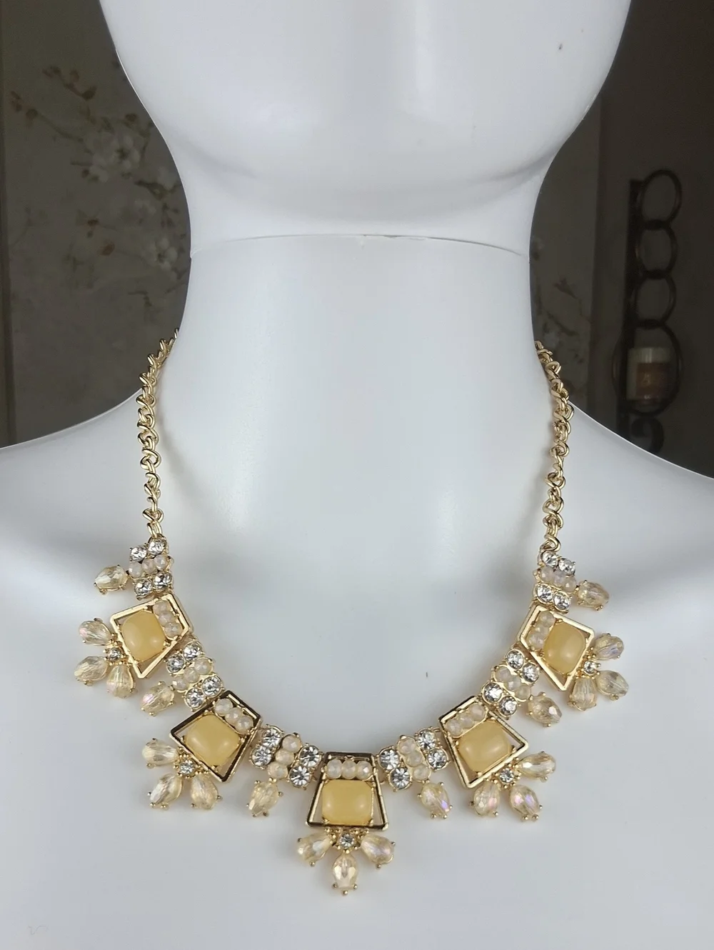New Elegant Gold and Cream Statement Necklace - Women Jewelry - Picture 6 of 16